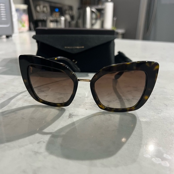 Dolce & Gabbana Sunglasses Heart detail - Picture 4 of 4